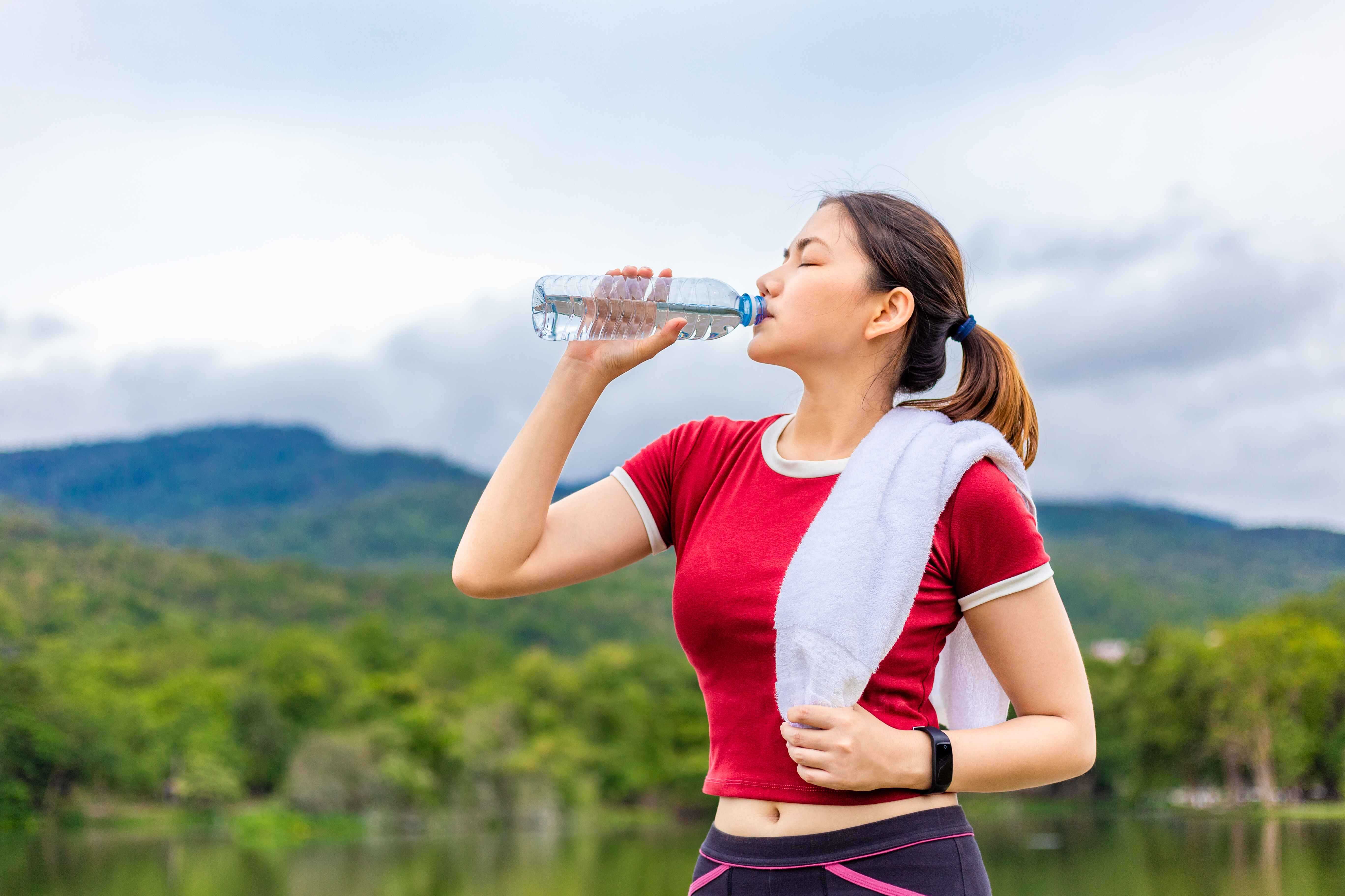 Inilah Empat Manfaat Utama Minum Air Mineral